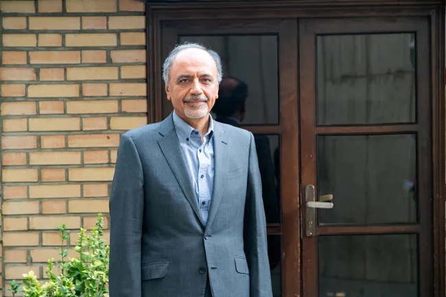  مشاور روحانی به پزشکیان: مسئولیت آغاز گفتگو با دولت ترامپ را بر عهده بگیرید / کشور را از فرو رفتن در ابربحران های اقتصادی نجات دهید