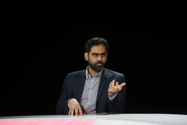  ثابتی: می‌گویند فلانی نفتکش خریده اما چون به نظام اسلامی کمک می‌کند با او برخورد نکنیم! فلانی غلط کرده! با پول چه کسی این کثافت‌کاری‌ها را می‌کند؟!