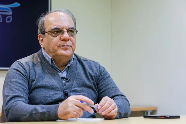 مواضع اخیر مقامات این را پیام می‌دهد که هیچ راهی برای برون‌رفت از وضع کنونی نداریم