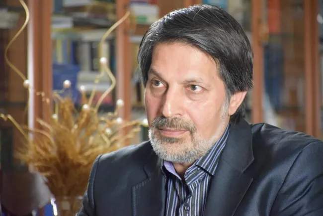عمادالدین باقی: آزادی زندانیان سیاسی، گامی برای تقویت جبهه دفاع ملی