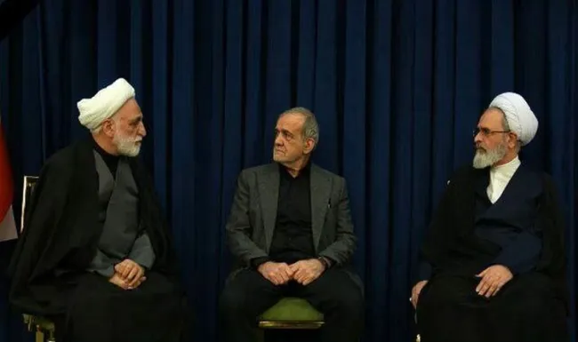  آیا شورای موقت رهبری پس از اخذ اختیارات عزل و نصب مقامات عالی نظامی از مجمع تشخیص مصلحت نظام یا رهبر سوم پس از انتخاب، در مقام فرمانده کل قوا، درجه نظامی سردار احمد وحیدی را به سرلشکری ارتقا داده؟