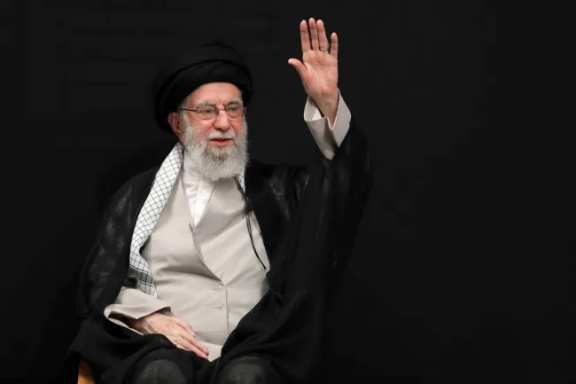 دروغ۱۳ عبدی مدیا را مجددا بخوانید ظاهرا یک مورد دیگر هم دارد به واقعیت می پیوندد