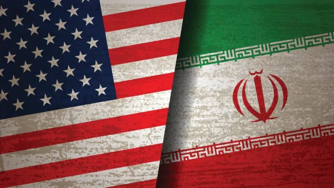 همزمان با شنیده شدن ۶ انفجار در روستایی در حوالی شهرستان قشم ارتش آمریکا اعلام کرد نیروهای ما یک رشته حملات قدرتمند علیه ایران را آغاز کرده‌اند.
