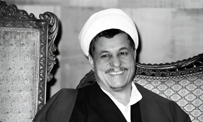 جلسه علنى داشتيم. در اول جلسه حمله اسرایيل به لبنان را محكوم كردم. نمايندگان عليه آقاى شريعتمدارى صحبت كردند. آقاى [هاشم] صباغيان خواست اعلاميه نهضت آزادى [ايران] را در محكوميت كودتا بخواند كه عده‌اى شلوغ كردند