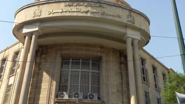 مظفر احمدی رییس کل پیشین محاکم عمومی و انقلاب تهران با گزارش سازمان اطلاعات سپاه و نهادهای اطلاعاتی مرتبط با قرار بازپرس ایمان ابراهیمی از شعبه سوم دادسرای کارکنان دولت بازداشت شد.