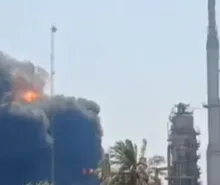  پالایشگاه آبادان: حادثه واحد ۷۰ پالایشگاه تحت کنترل است/ وقفه‌ای در تولید ایجاد نشده است/ امدادگران در حال اطفای آتش هستند