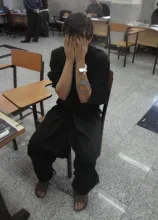  یک افغانی ۳۰ ساله به نام مصطفی با جعل هویت بعنوان روانشناس در اینستاگرام، دختر ۱۳ ساله ایرانی به نام تینا را فریب داد و با سواستفاده از اعتماد او وی را وادار به سرقت طلا و جواهرات مادرش کرد.