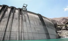 پشت پرده کمبود آب در کشور یک مافیای بی رحم قرار دارد/ اوست که می گوید کجا سد بسازند و کدام شهر و روستا تشنه بماند