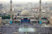 برخلاف عرف مرسوم پس از سال ۱۳۶۸، نماز عید فطر در تهران به امامت رهبر جمهوری اسلامی برگزار نخواهد شد و سید محمد ابوترابی امامت آن را بر عهده خواهد داشت