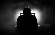  آن مرد که این پروژه بزرگ را مانند همه پروژه‌های دیگر سازمان داد و برای امضاهای ظاهری و مرسوم به دیگران ارجاع داد حتی امروز و امشب در اسلام آباد نبود.